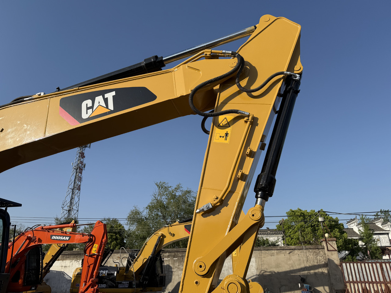 CATERPILLAR used cat 320d - Верижен багер: снимка 2 CATERPILLAR used cat 320d - Верижен багер: снимка 2