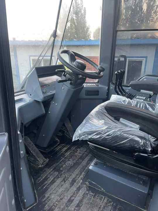 Certified Pre-Owned Komatsu WA380-3 | Heavy-Duty Loader for Mining/ Construction - Price Negotiable! - Колесен товарач: снимка 2 Certified Pre-Owned Komatsu WA380-3 | Heavy-Duty Loader for Mining/ Construction - Price Negotiable! - Колесен товарач: снимка 2