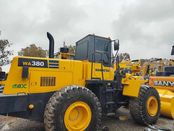 Certified Pre-Owned Komatsu WA380-3 | Heavy-Duty Loader for Mining/ Construction - Price Negotiable! - Колесен товарач: снимка 4 Certified Pre-Owned Komatsu WA380-3 | Heavy-Duty Loader for Mining/ Construction - Price Negotiable! - Колесен товарач: снимка 4