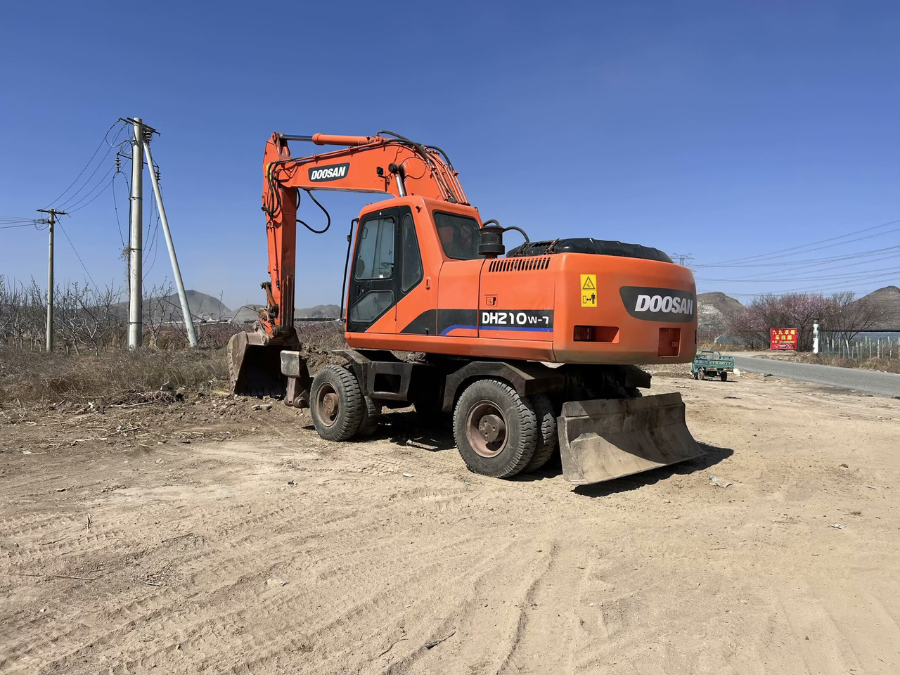 DOOSAN 210w - Колесен багер: снимка 3 DOOSAN 210w - Колесен багер: снимка 3
