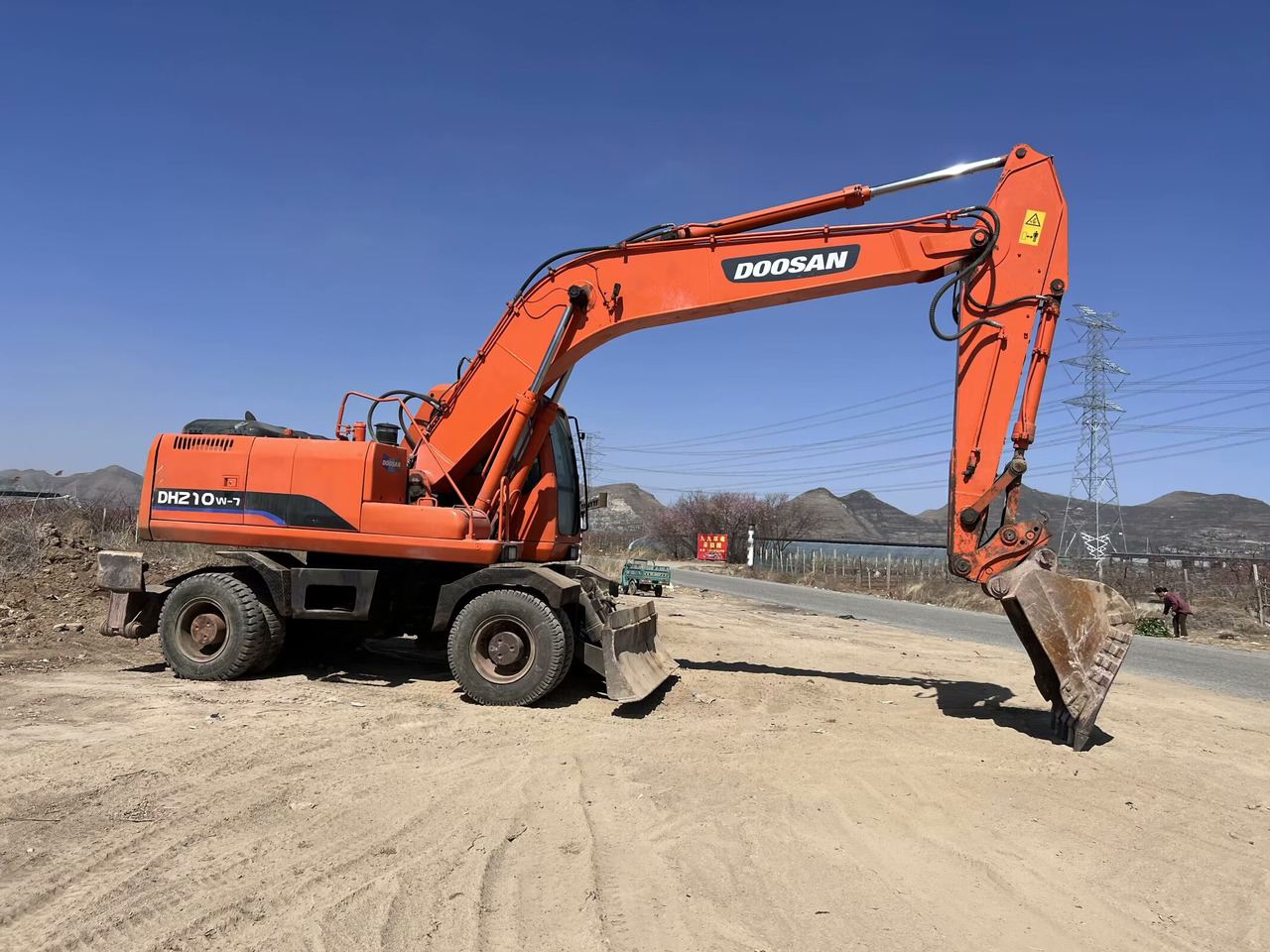 DOOSAN 210w - Колесен багер: снимка 4 DOOSAN 210w - Колесен багер: снимка 4