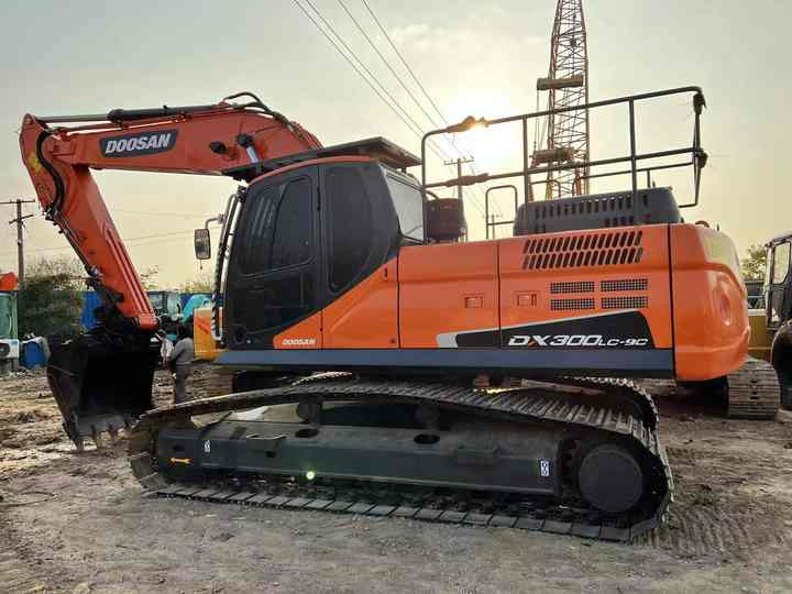 Doosan Construction Equipment Dx300 , Used Earth-moving Machine Doosan Excavator , Doosan Heavy Machines for Sale - Багер: снимка 2 Doosan Construction Equipment Dx300 , Used Earth-moving Machine Doosan Excavator , Doosan Heavy Machines for Sale - Багер: снимка 2