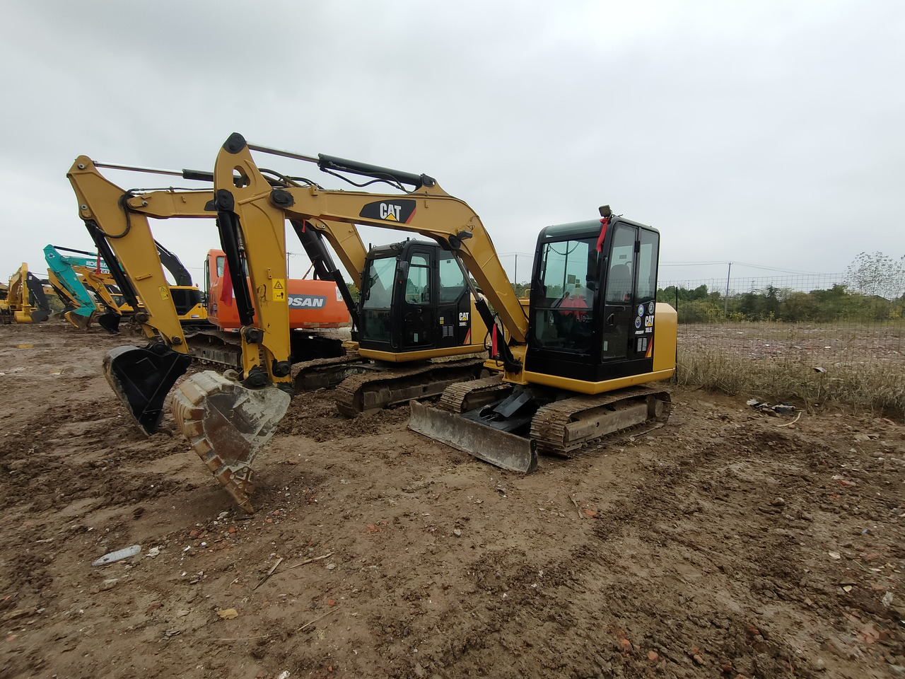 CATERPILLAR Nearly 90% of brand new Caterpillar 305.5 3-ton mini excavators are available for sale. Caterpillar 303.5 305.5 306 307 excavators are also available for sale. - Строителна техника: снимка 1 CATERPILLAR Nearly 90% of brand new Caterpillar 305.5 3-ton mini excavators are available for sale. Caterpillar 303.5 305.5 306 307 excavators are also available for sale. - Строителна техника: снимка 1