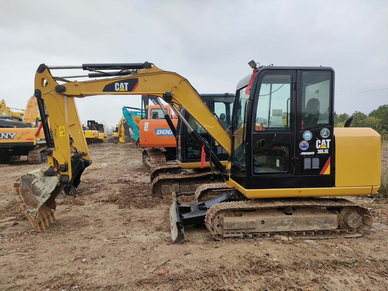 CATERPILLAR Nearly 90% of brand new Caterpillar 305.5 3-ton mini excavators are available for sale. Caterpillar 303.5 305.5 306 307 excavators are also available for sale. - Строителна техника: снимка 3 CATERPILLAR Nearly 90% of brand new Caterpillar 305.5 3-ton mini excavators are available for sale. Caterpillar 303.5 305.5 306 307 excavators are also available for sale. - Строителна техника: снимка 3