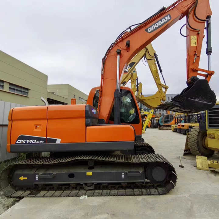 Used Digger DOOSAN DX140 Construction Machinery Construction Digger Used DOOSAN DX140 Cheap Excavator - Верижен багер: снимка 1 Used Digger DOOSAN DX140 Construction Machinery Construction Digger Used DOOSAN DX140 Cheap Excavator - Верижен багер: снимка 1