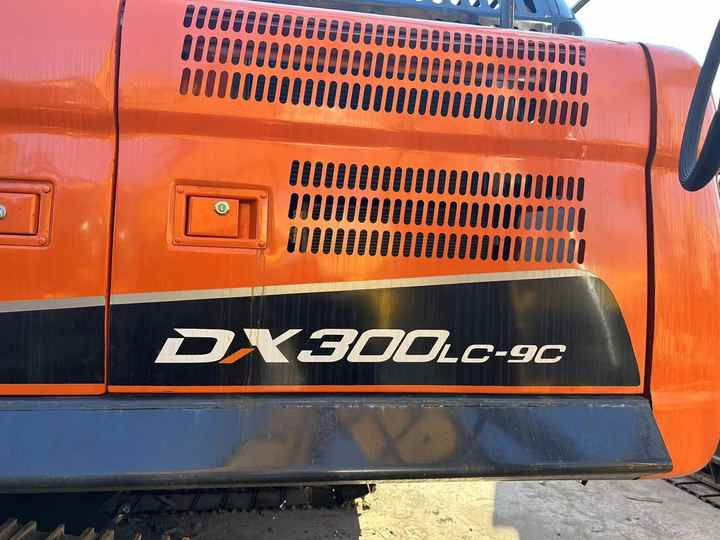 Used Digger DOOSAN DX300 Construction Machinery Construction Digger Used DOOSAN DX300 Cheap Excavator - Верижен багер: снимка 3 Used Digger DOOSAN DX300 Construction Machinery Construction Digger Used DOOSAN DX300 Cheap Excavator - Верижен багер: снимка 3