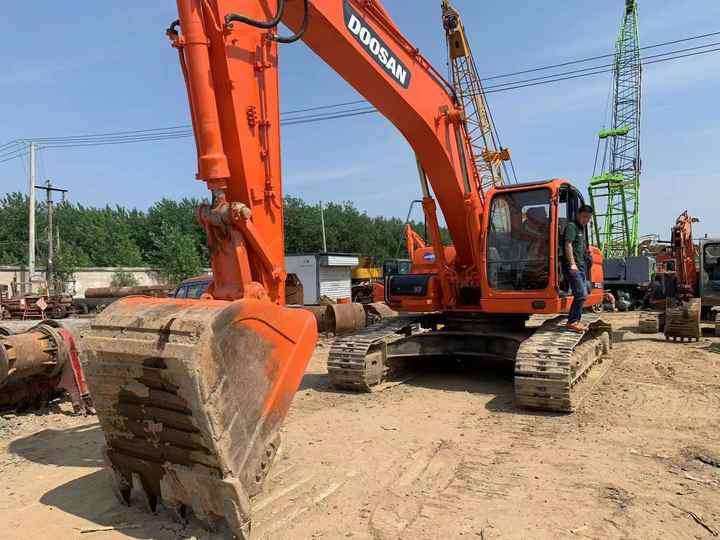 Used Digger DOOSAN DX300 Construction Machinery Construction Digger Used DOOSAN DX300 Cheap Excavator - Верижен багер: снимка 2 Used Digger DOOSAN DX300 Construction Machinery Construction Digger Used DOOSAN DX300 Cheap Excavator - Верижен багер: снимка 2