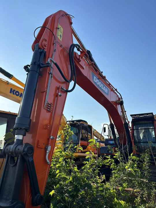 Used Digger DOOSAN DX300 Construction Machinery Construction Digger Used DOOSAN DX300 Cheap Excavator - Верижен багер: снимка 5 Used Digger DOOSAN DX300 Construction Machinery Construction Digger Used DOOSAN DX300 Cheap Excavator - Верижен багер: снимка 5