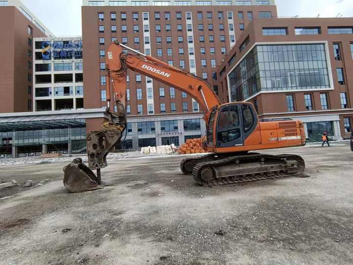 Used Digger Doosan DX225LC-9T Construction Machinery Construction Digger Used Doosan DX225LC-9T Cheap Excavator - Верижен багер: снимка 2 Used Digger Doosan DX225LC-9T Construction Machinery Construction Digger Used Doosan DX225LC-9T Cheap Excavator - Верижен багер: снимка 2