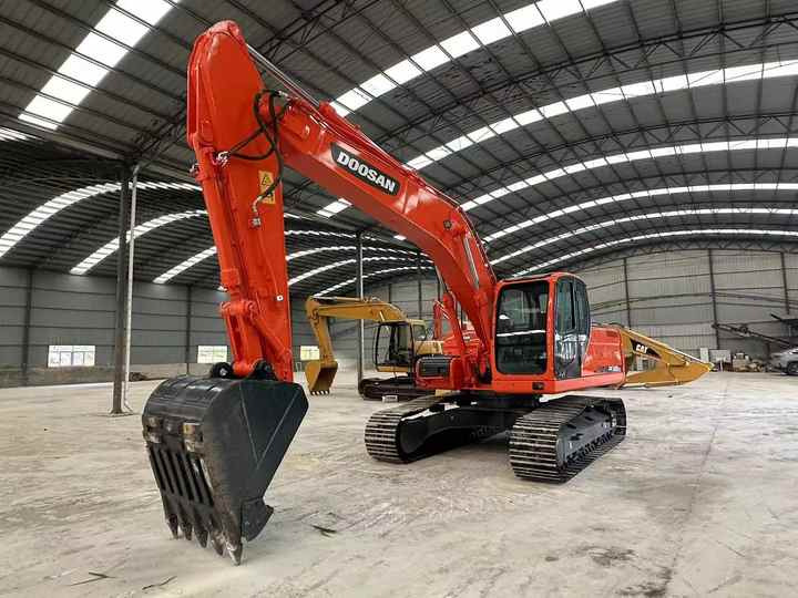 Used Digger Doosan DX225LC-9T Construction Machinery Construction Digger Used Doosan DX225LC-9T Cheap Excavator - Верижен багер: снимка 2 Used Digger Doosan DX225LC-9T Construction Machinery Construction Digger Used Doosan DX225LC-9T Cheap Excavator - Верижен багер: снимка 2