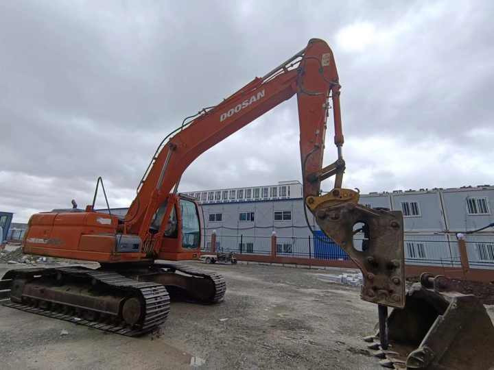 Used Digger Doosan DX225LC-9T Construction Machinery Construction Digger Used Doosan DX225LC-9T Cheap Excavator - Верижен багер: снимка 4 Used Digger Doosan DX225LC-9T Construction Machinery Construction Digger Used Doosan DX225LC-9T Cheap Excavator - Верижен багер: снимка 4