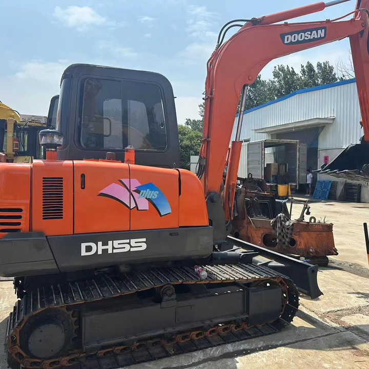 Used Digger Doosan Dh55 Construction Machinery Construction Digger Used Doosan Dh55 Cheap Excavator - Верижен багер: снимка 1 Used Digger Doosan Dh55 Construction Machinery Construction Digger Used Doosan Dh55 Cheap Excavator - Верижен багер: снимка 1