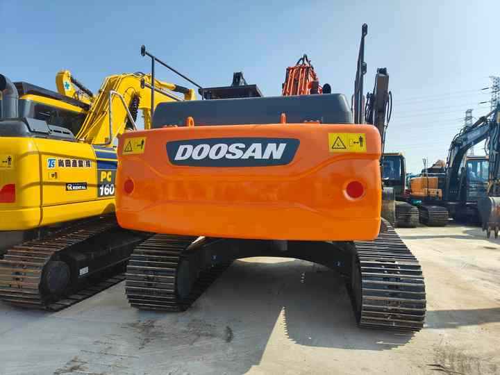Used Doosan DX300LC-9C Excavator with Little Time Used in Excellent Condition Korea Brand Doosan 30 Tons Excavator for Sale - Багер: снимка 3 Used Doosan DX300LC-9C Excavator with Little Time Used in Excellent Condition Korea Brand Doosan 30 Tons Excavator for Sale - Багер: снимка 3