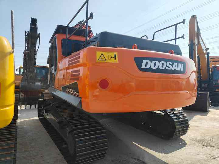 Used Doosan DX300LC-9C Excavator with Little Time Used in Excellent Condition Korea Brand Doosan 30 Tons Excavator for Sale - Багер: снимка 5 Used Doosan DX300LC-9C Excavator with Little Time Used in Excellent Condition Korea Brand Doosan 30 Tons Excavator for Sale - Багер: снимка 5