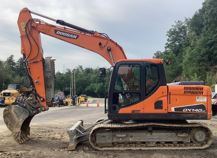 Used Excavator Doosan DX140 Excavators Mini Equipment Earth Moving Machinery Doosan Digger Excavator for Sale - Верижен багер: снимка 3 Used Excavator Doosan DX140 Excavators Mini Equipment Earth Moving Machinery Doosan Digger Excavator for Sale - Верижен багер: снимка 3