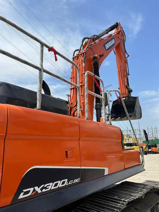 Used Excavator Doosan DX300 Excavators Mini Equipment Earth Moving Machinery Doosan Digger Excavator for Sale - Багер: снимка 4 Used Excavator Doosan DX300 Excavators Mini Equipment Earth Moving Machinery Doosan Digger Excavator for Sale - Багер: снимка 4