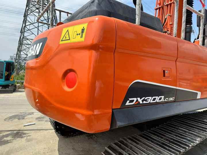 Used Excavator Doosan DX300 Excavators Mini Equipment Earth Moving Machinery Doosan Digger Excavator for Sale - Багер: снимка 3 Used Excavator Doosan DX300 Excavators Mini Equipment Earth Moving Machinery Doosan Digger Excavator for Sale - Багер: снимка 3