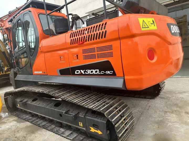 Used Excavator Doosan DX300 Excavators Mini Equipment Earth Moving Machinery Doosan Digger Excavator for Sale - Верижен багер: снимка 3 Used Excavator Doosan DX300 Excavators Mini Equipment Earth Moving Machinery Doosan Digger Excavator for Sale - Верижен багер: снимка 3