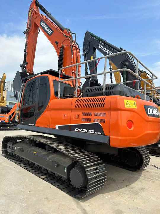 Used Excavator Doosan DX300 Excavators Mini Equipment Earth Moving Machinery Doosan Digger Excavator for Sale - Багер: снимка 2 Used Excavator Doosan DX300 Excavators Mini Equipment Earth Moving Machinery Doosan Digger Excavator for Sale - Багер: снимка 2