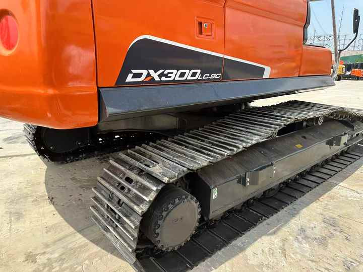 Used Excavator Doosan DX300 Excavators Mini Equipment Earth Moving Machinery Doosan Digger Excavator for Sale - Багер: снимка 5 Used Excavator Doosan DX300 Excavators Mini Equipment Earth Moving Machinery Doosan Digger Excavator for Sale - Багер: снимка 5