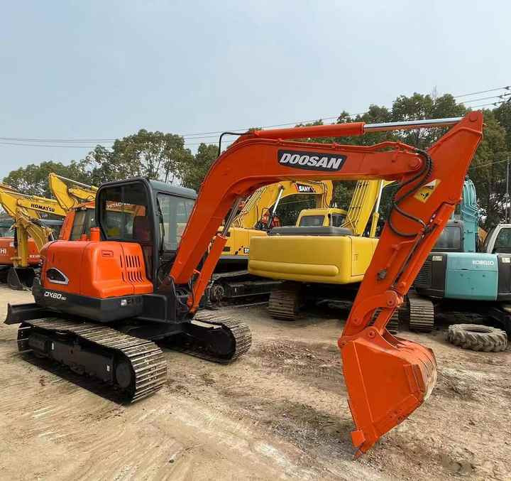 Used Excavator Doosan DX60-9 Excavators Mini Equipment Earth Moving Machinery Doosan Digger Excavator for Sale - Багер: снимка 3 Used Excavator Doosan DX60-9 Excavators Mini Equipment Earth Moving Machinery Doosan Digger Excavator for Sale - Багер: снимка 3