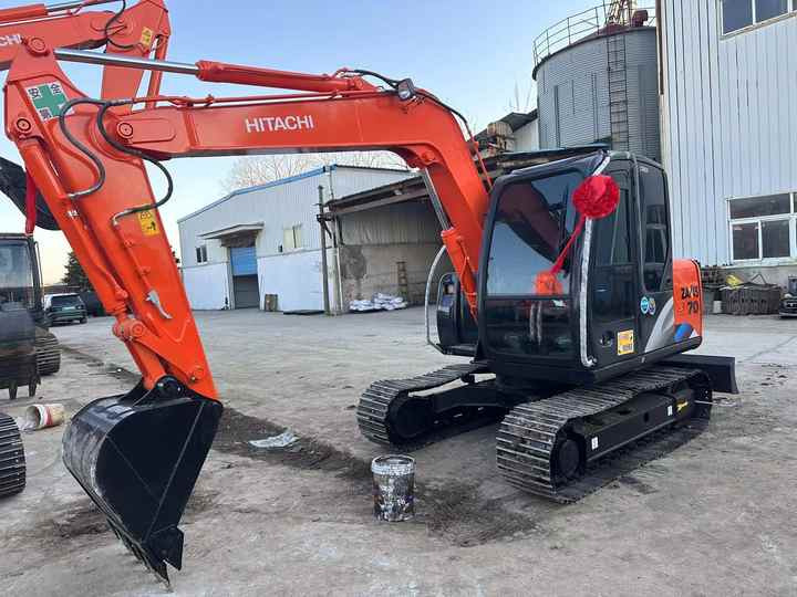Used Excavator Good Quality Low Price Hitachi ZX70 Excavator in Good Condition for Sale - Верижен багер: снимка 5 Used Excavator Good Quality Low Price Hitachi ZX70 Excavator in Good Condition for Sale - Верижен багер: снимка 5