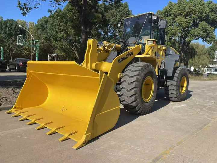 Used Komatsu WA320-5 Wheel Loader for Sale | Reliable Secondhand Construction Equipment with Export Support - Колесен товарач: снимка 3 Used Komatsu WA320-5 Wheel Loader for Sale | Reliable Secondhand Construction Equipment with Export Support - Колесен товарач: снимка 3