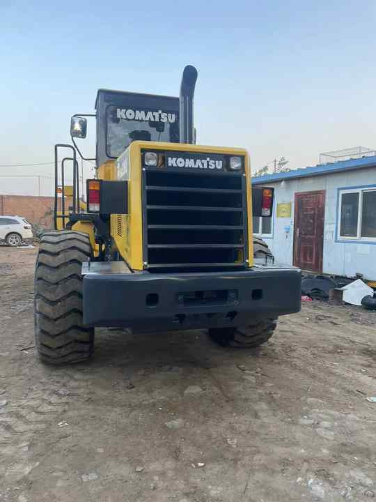 Used Komatsu WA380-3 Front Loader in Very Good Condition Strong Power komatsu 380 Wheel Loader Low Price Hot Sale - Колесен товарач: снимка 4 Used Komatsu WA380-3 Front Loader in Very Good Condition Strong Power komatsu 380 Wheel Loader Low Price Hot Sale - Колесен товарач: снимка 4