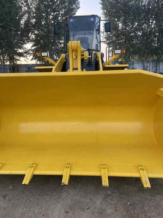Used Komatsu WA380-3 Front Loader in Very Good Condition Strong Power komatsu 380 Wheel Loader Low Price Hot Sale - Колесен товарач: снимка 3 Used Komatsu WA380-3 Front Loader in Very Good Condition Strong Power komatsu 380 Wheel Loader Low Price Hot Sale - Колесен товарач: снимка 3