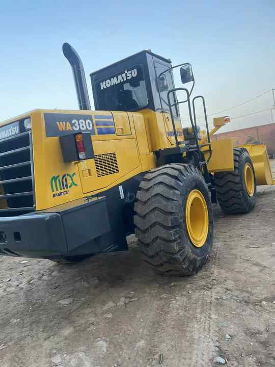 Used Komatsu WA380-3 Front Loader in Very Good Condition Strong Power komatsu 380 Wheel Loader Low Price Hot Sale - Колесен товарач: снимка 5 Used Komatsu WA380-3 Front Loader in Very Good Condition Strong Power komatsu 380 Wheel Loader Low Price Hot Sale - Колесен товарач: снимка 5