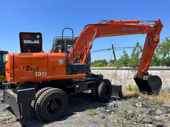 Used Wheel Excavator Hitachi ZX 130W Made in Japan 13ton Hitachi Zx130w Wheel Excavator Price Used Hitachi Zx130 Excavator SALE - Багер: снимка 4 Used Wheel Excavator Hitachi ZX 130W Made in Japan 13ton Hitachi Zx130w Wheel Excavator Price Used Hitachi Zx130 Excavator SALE - Багер: снимка 4