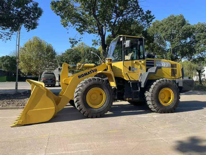 Used komatsu Wa320-5 Wheel Loader Second Hand Machine Popular Brand komatsu Hydraulic Machinery - Колесен товарач: снимка 2 Used komatsu Wa320-5 Wheel Loader Second Hand Machine Popular Brand komatsu Hydraulic Machinery - Колесен товарач: снимка 2