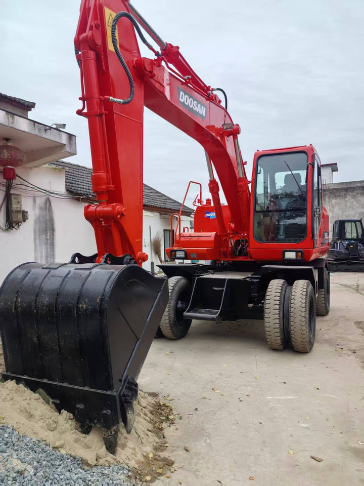 Doosan Used DH150W-7 wheeled excavator for sale at a low price. - Колесен багер: снимка 4 Doosan Used DH150W-7 wheeled excavator for sale at a low price. - Колесен багер: снимка 4