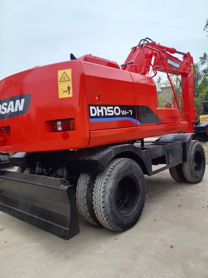 Doosan Used DH150W-7 wheeled excavator for sale at a low price. - Колесен багер: снимка 3 Doosan Used DH150W-7 wheeled excavator for sale at a low price. - Колесен багер: снимка 3