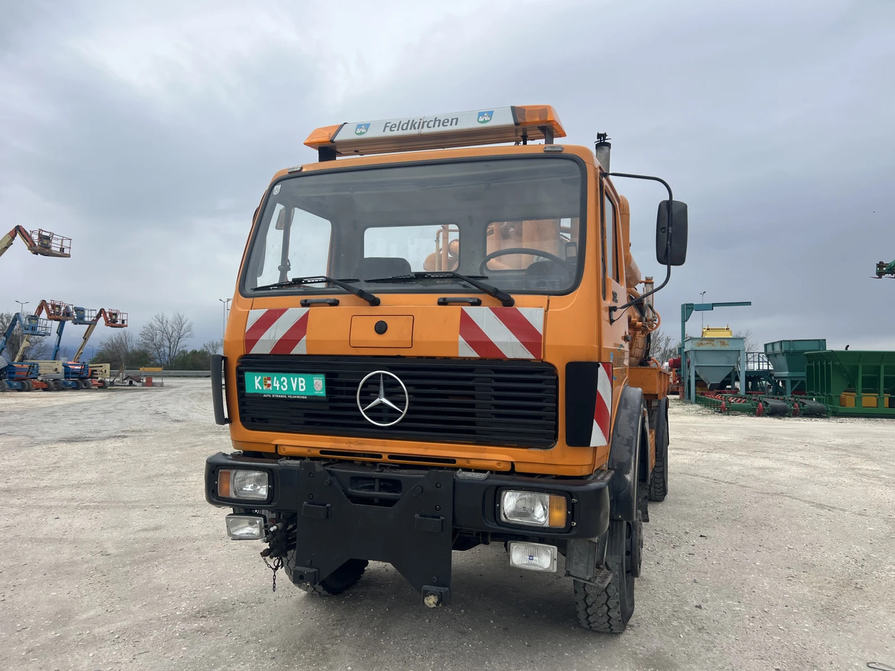Mercedes-Benz 1928 4x4, ВОМА, Две камери, Внос , - Камион цистерна: снимка 3 Mercedes-Benz 1928 4x4, ВОМА, Две камери, Внос , - Камион цистерна: снимка 3