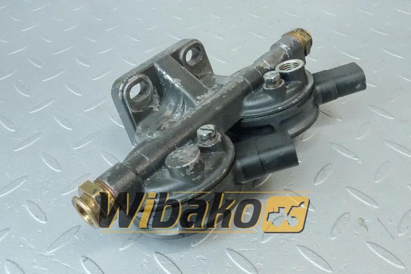 Fuel filter bracket Iveco 98497762 - Горивен филтър за Строителна техника: снимка 1 Fuel filter bracket Iveco 98497762 - Горивен филтър за Строителна техника: снимка 1