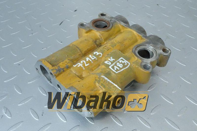 Oil filter bracket for engine Caterpillar 3306 8N4457 - Маслен филтър за Строителна техника: снимка 1 Oil filter bracket for engine Caterpillar 3306 8N4457 - Маслен филтър за Строителна техника: снимка 1