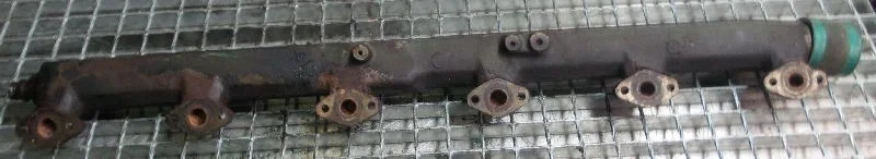 Volvo D12D 479602/479601 - Всмукателен колектор за Строителна техника: снимка 1 Volvo D12D 479602/479601 - Всмукателен колектор за Строителна техника: снимка 1