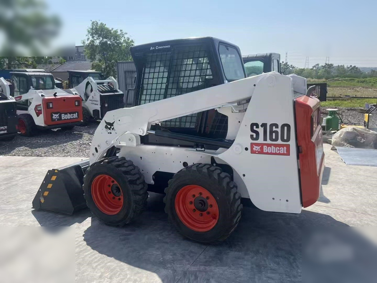 BOBCAT S160 - Мини челен товарач: снимка 1 BOBCAT S160 - Мини челен товарач: снимка 1