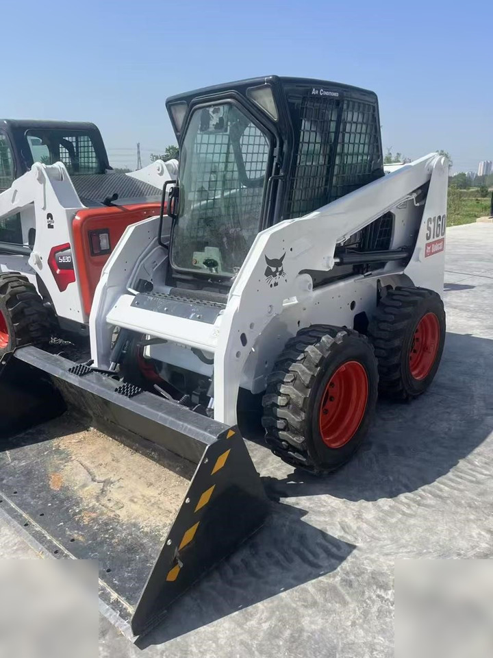 BOBCAT S160 - Мини челен товарач: снимка 4 BOBCAT S160 - Мини челен товарач: снимка 4