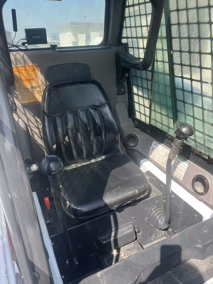 BOBCAT S160 - Мини челен товарач: снимка 4 BOBCAT S160 - Мини челен товарач: снимка 4