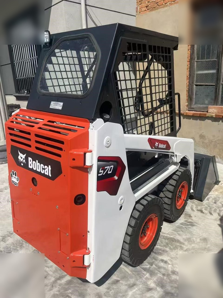BOBCAT S70 - Мини челен товарач: снимка 1 BOBCAT S70 - Мини челен товарач: снимка 1