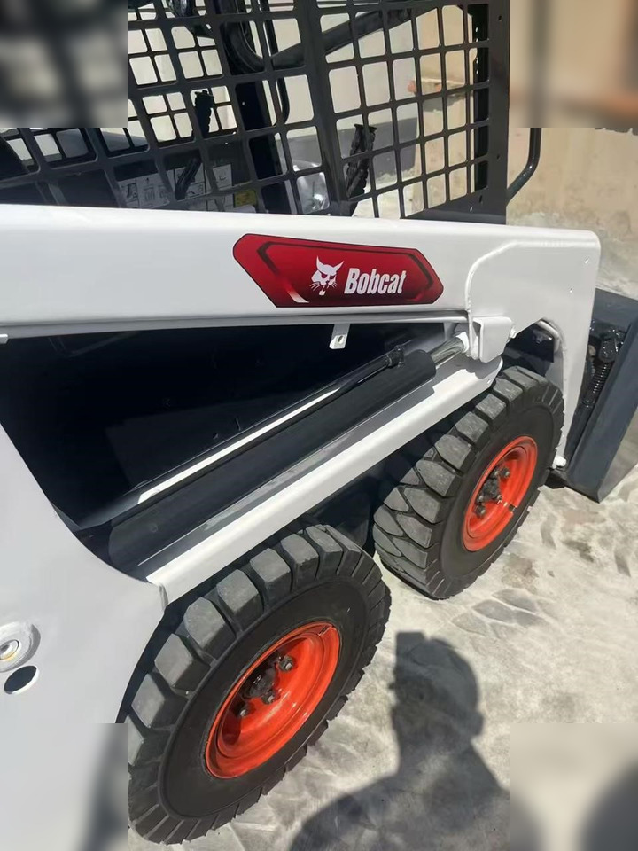 BOBCAT S70 - Мини челен товарач: снимка 2 BOBCAT S70 - Мини челен товарач: снимка 2