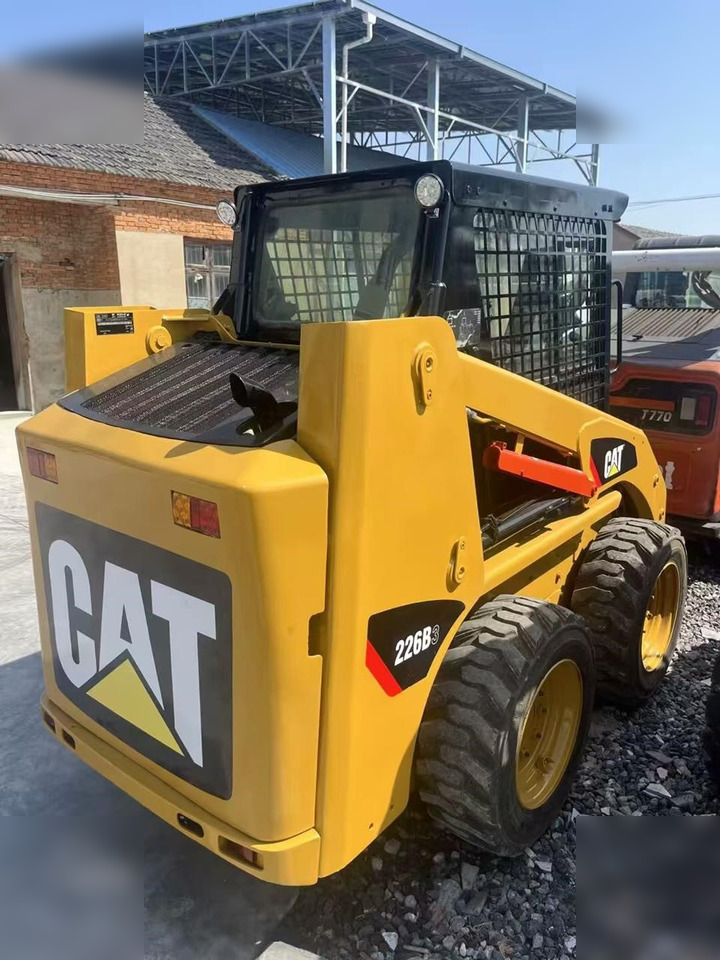CATERPILLAR 226B3 - Мини челен товарач: снимка 4 CATERPILLAR 226B3 - Мини челен товарач: снимка 4