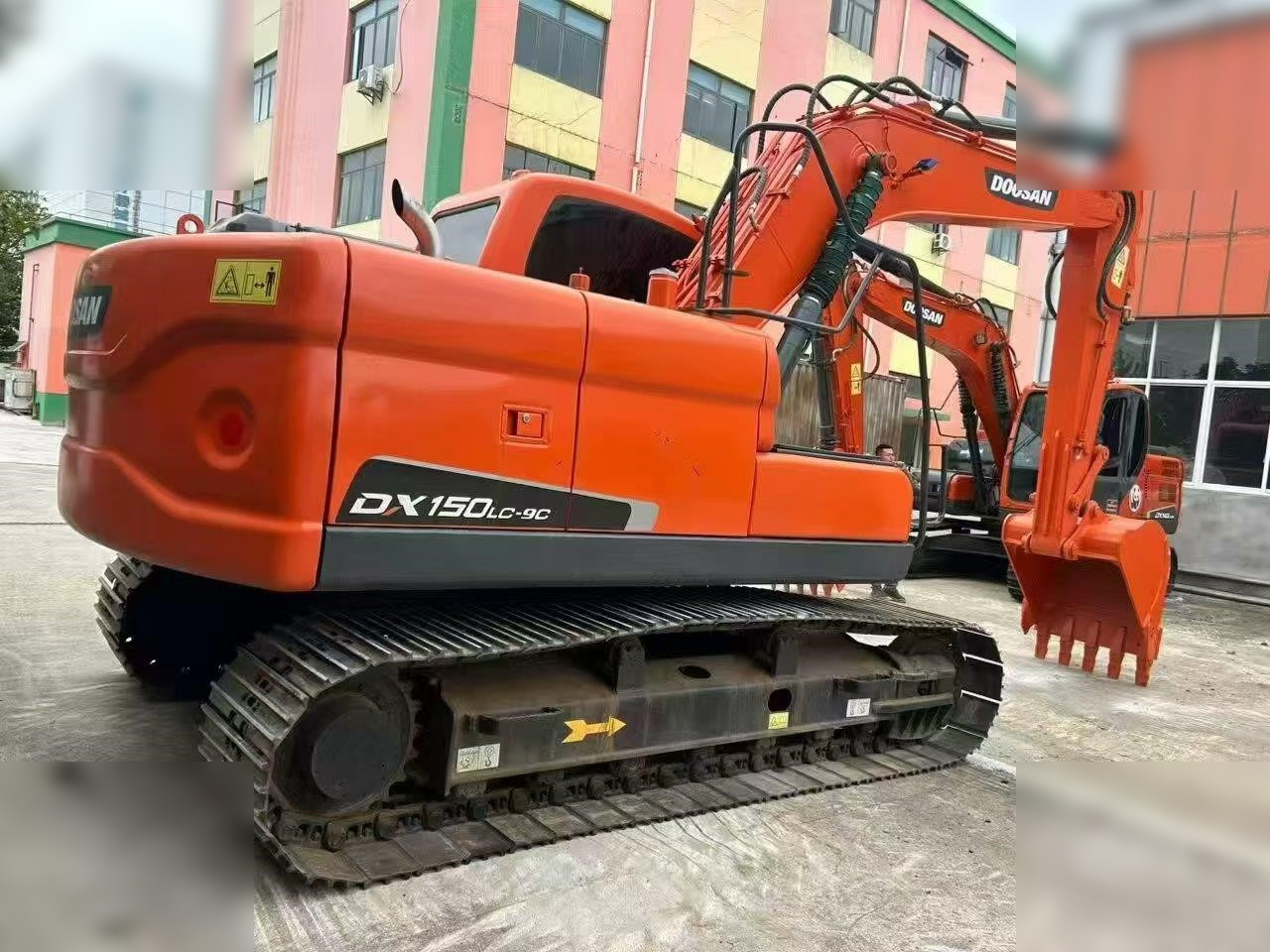 DOOSAN DX150W-9C - Верижен багер: снимка 2 DOOSAN DX150W-9C - Верижен багер: снимка 2