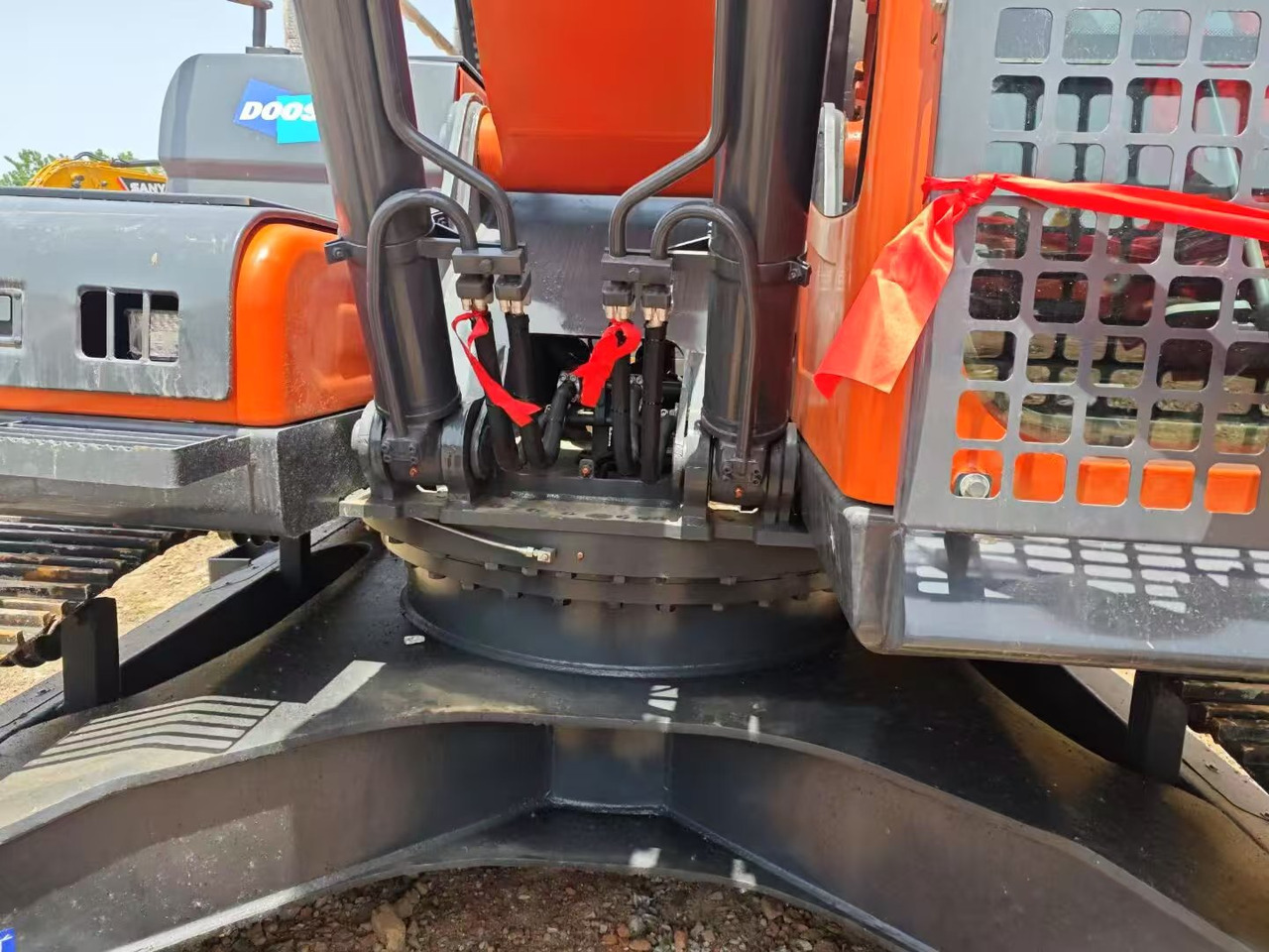 Верижен багер DOOSAN DX300: снимка 8
