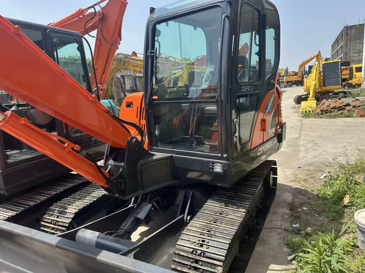 DOOSAN DX60 - Верижен багер: снимка 2 DOOSAN DX60 - Верижен багер: снимка 2