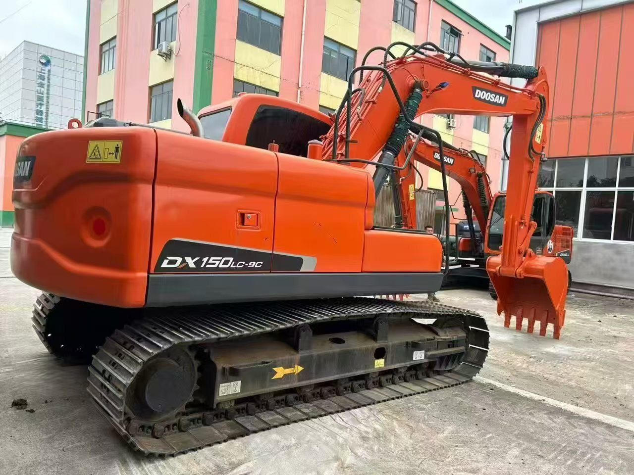Doosan DX150 - Верижен багер: снимка 4 Doosan DX150 - Верижен багер: снимка 4