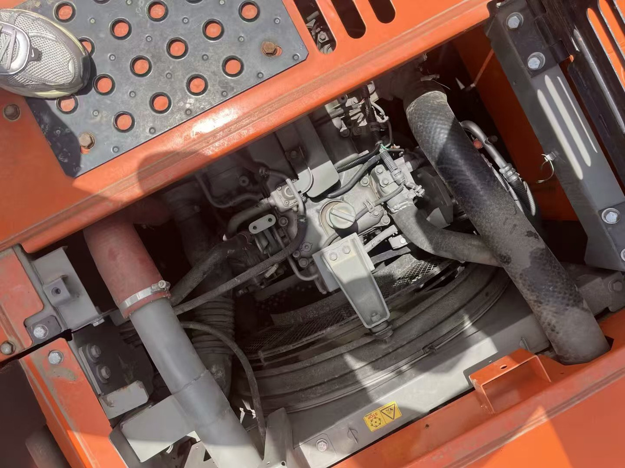 HITACHI ZX130 - Верижен багер: снимка 2 HITACHI ZX130 - Верижен багер: снимка 2