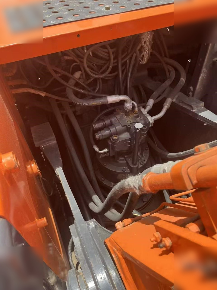 HITACHI ZX200 - Верижен багер: снимка 4 HITACHI ZX200 - Верижен багер: снимка 4